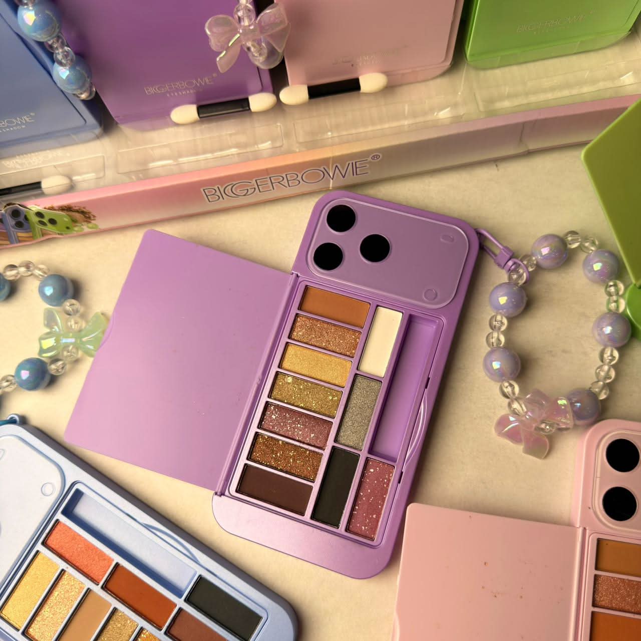 Fashion Phone Shape Eyeshadow Palette – iPhone 17 Pro Max Style Makeup Kit